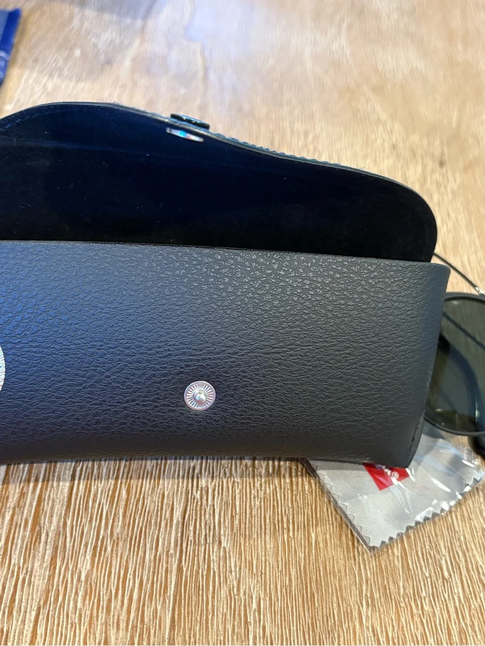 Rayban black round frame